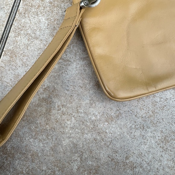 HOBO INTERNATIONAL WRISTLET - Picture 5 of 10